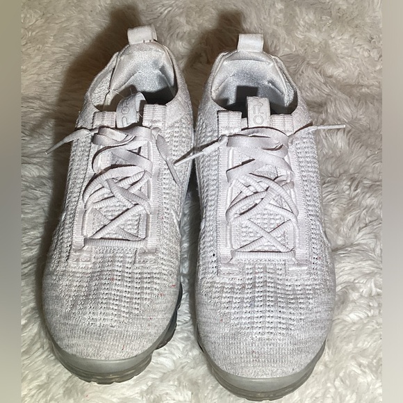size 8 women's nike air vapormax shoes